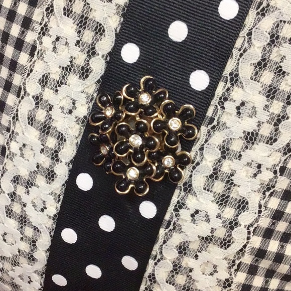 HAND MADE FANCIFUL BLK & WHITE PILLOW NWOT - Picture 3 of 4